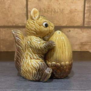 Squirrel and Acorn Nut Salt Pepper Shaker Set Vintage Japan